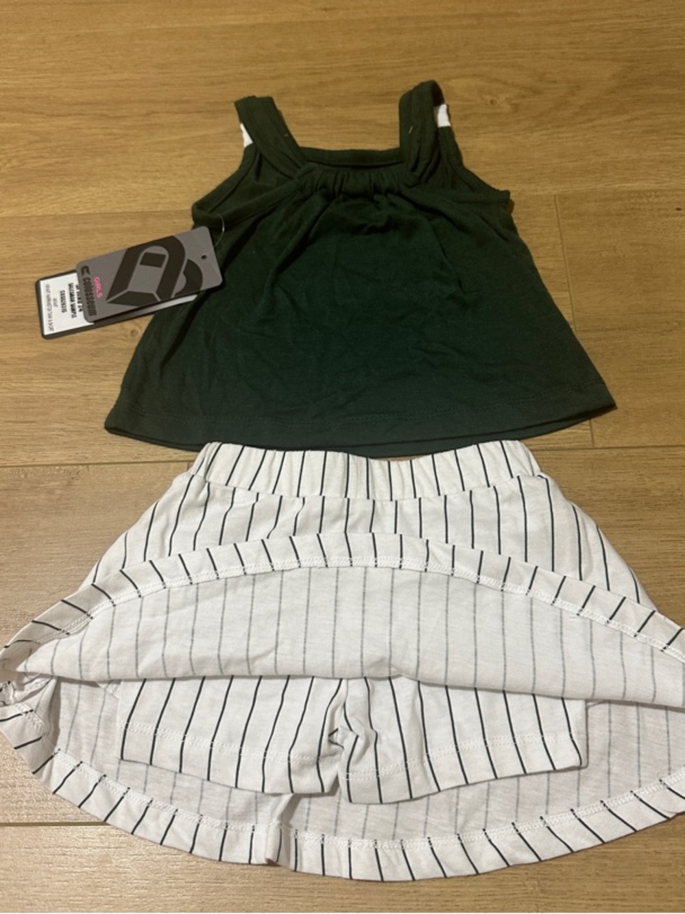 Green & White Vermont Catamounts baby girl set - Picture 2 of 2